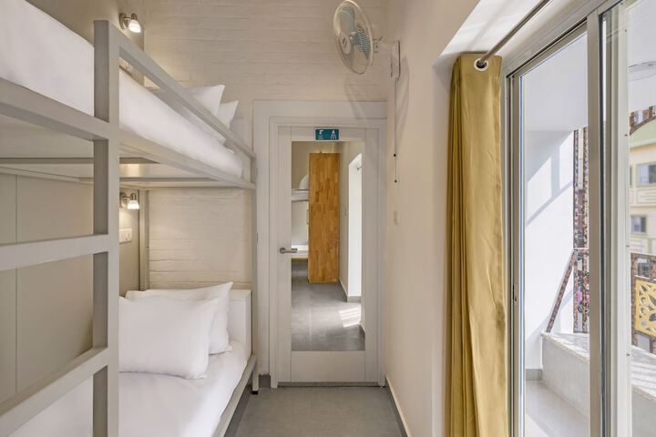 Room 10 of 34