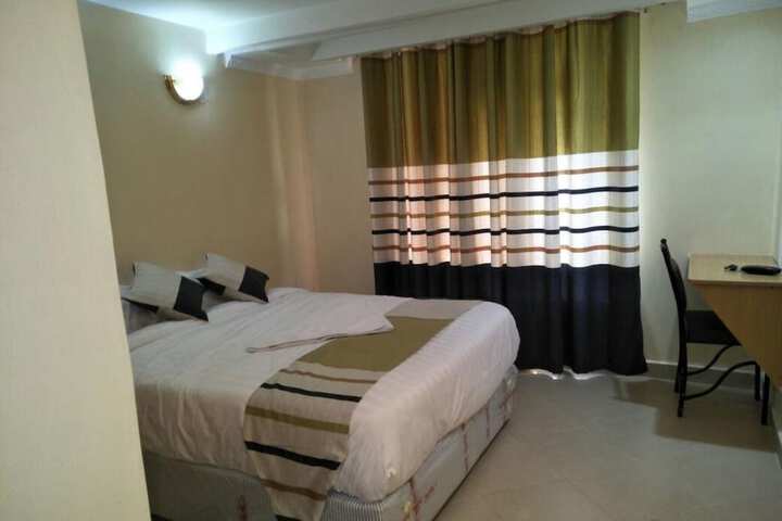 Room 2 of 10