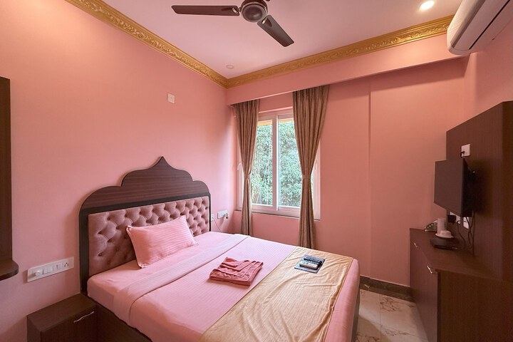 Room 7 of 32