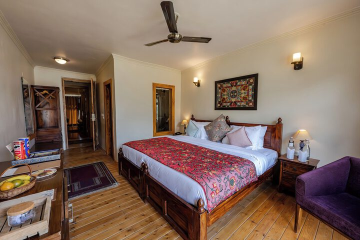 Room 3 of 20