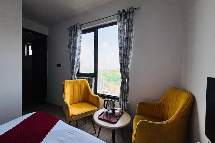 Room 5 of 16