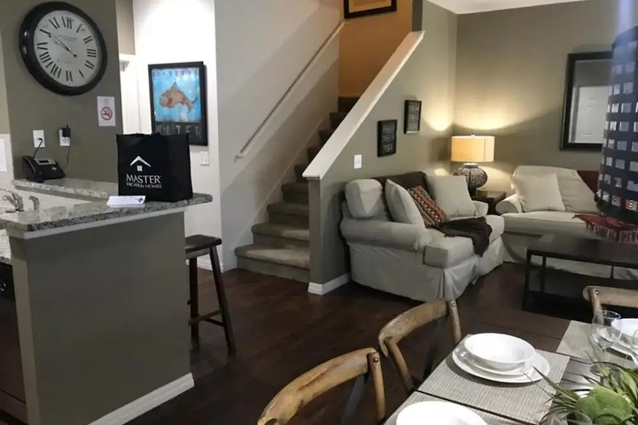 Room 7 of 18