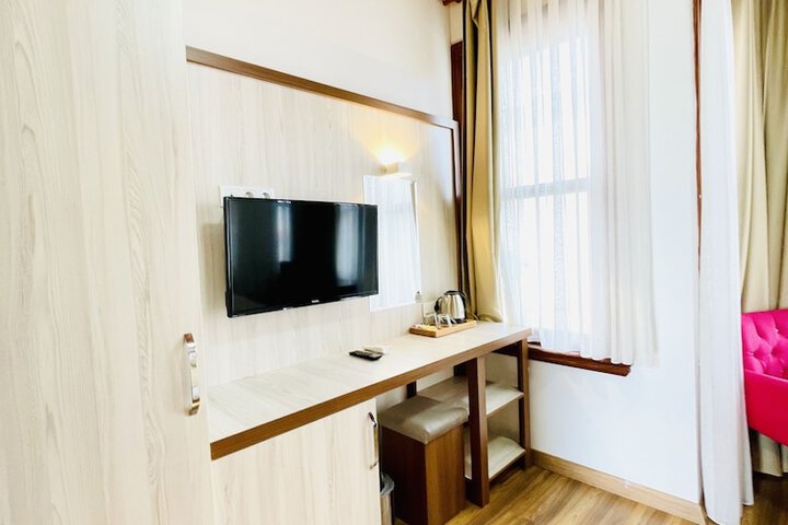 Room 8 of 52