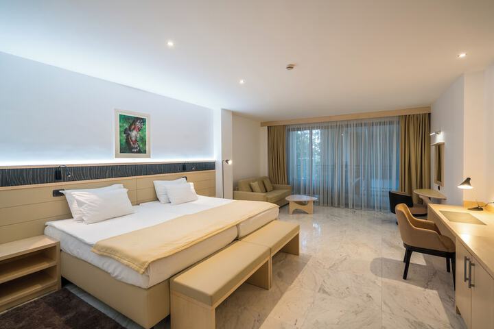 Room 12 of 94