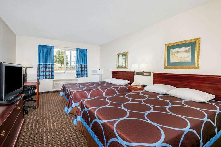 2 Queen Beds (3 of 8)