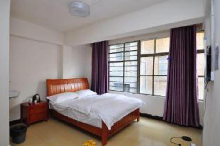 Room 4 of 6