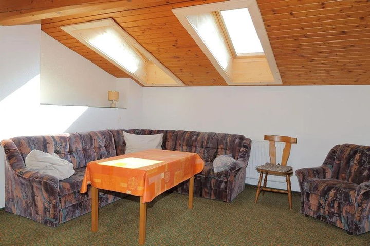 Room 8 of 13