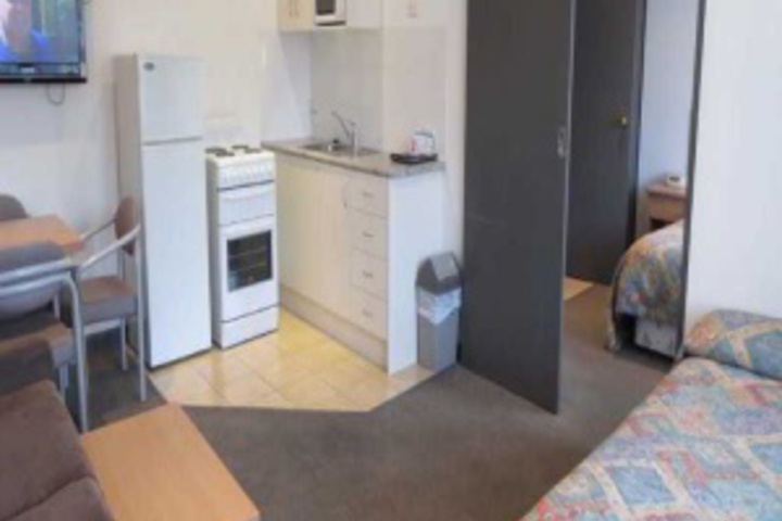 Room 33 of 120