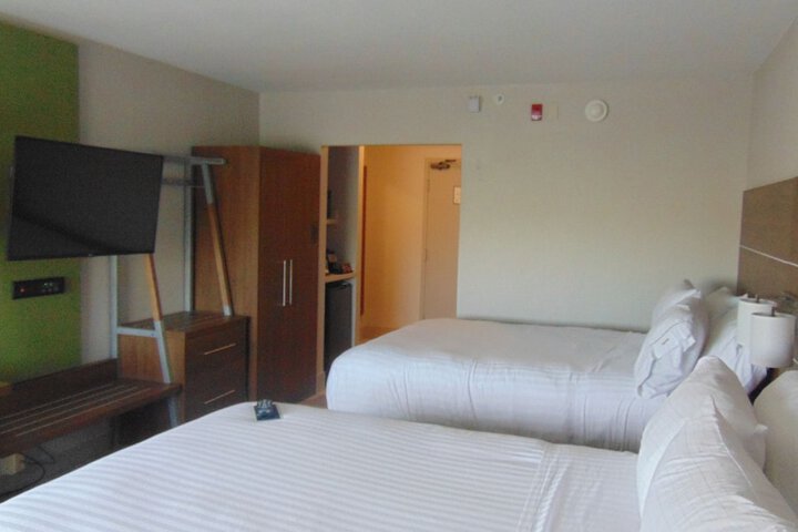 2 Queen Beds (21 of 36)