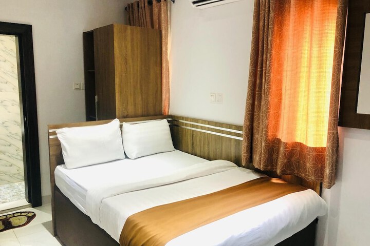Room 3 of 11