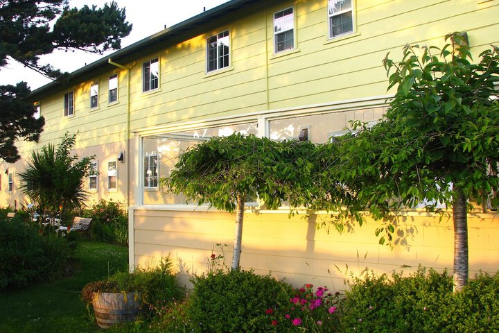 Hotel Exterior 36 of 39