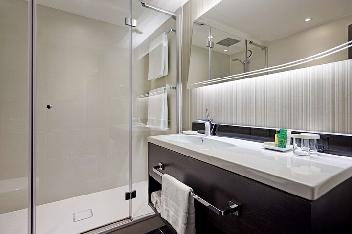 Room 40 of 113