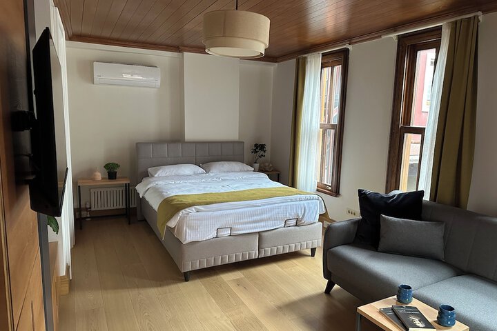 Room 8 of 15
