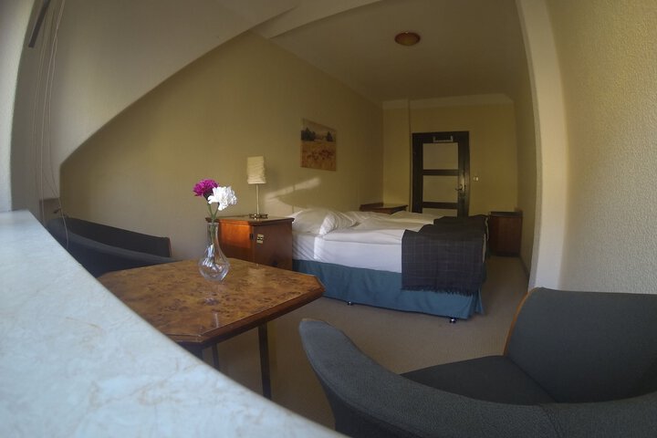 Room 4 of 14