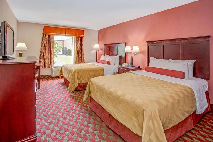 2 Queen Beds (3 of 6)