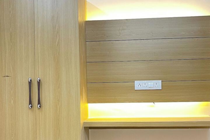 Room 5 of 6