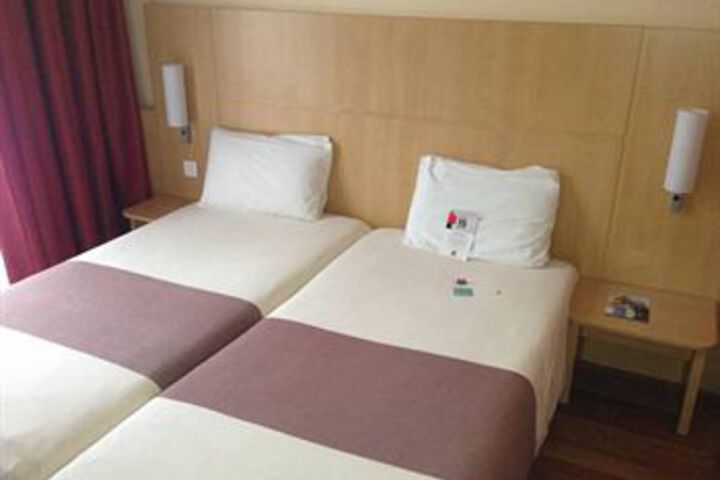 Room 6 of 19