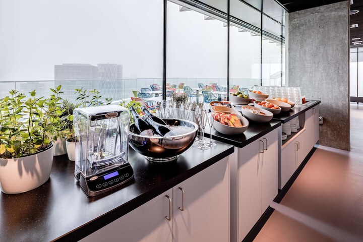Breakfast/Coffee Service 80 of 107