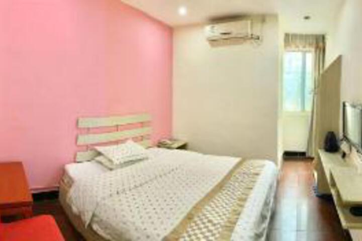 Room 4 of 6