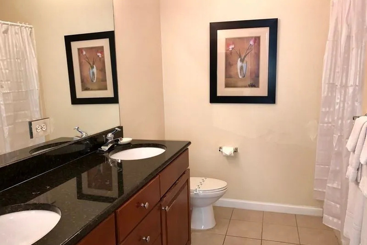 Room 10 of 26