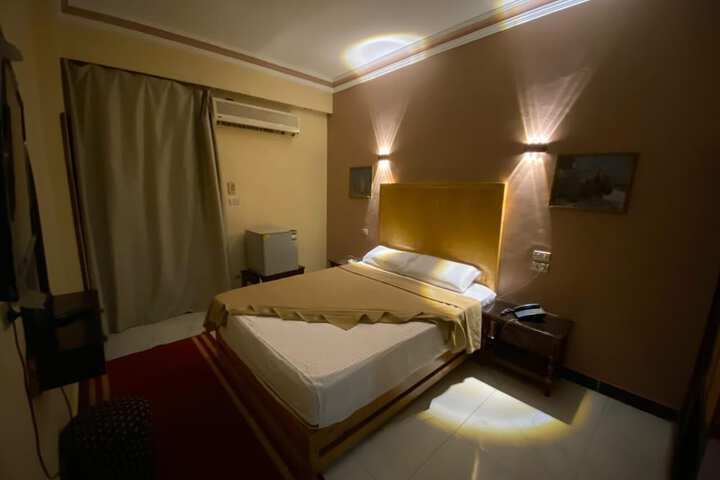 Room 23 of 73