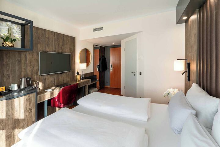Room 7 of 51