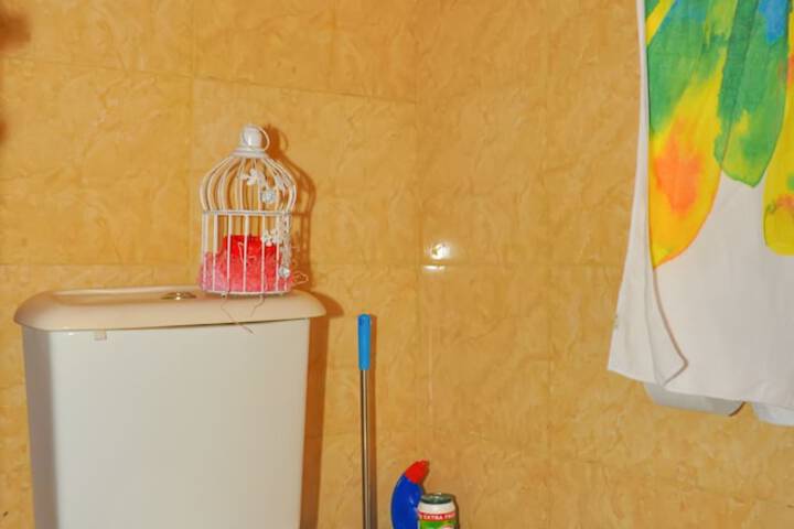Room 8 of 9
