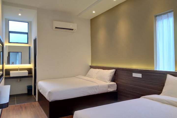 Room 3 of 73