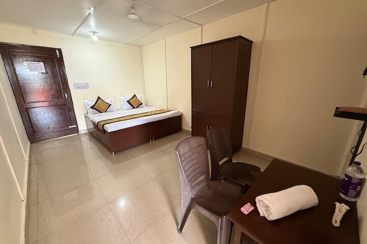 Room 8 of 33