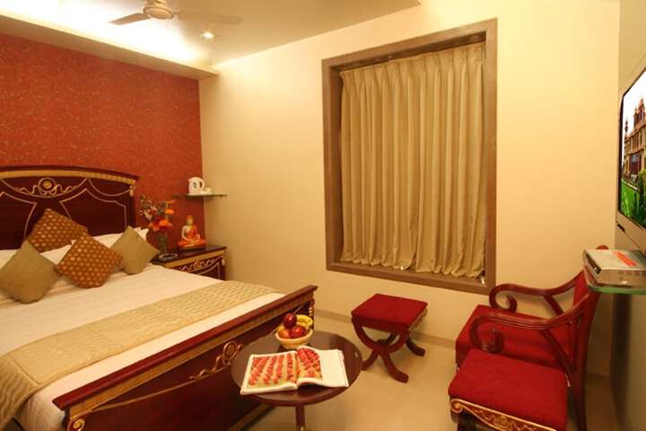Room 13 of 32