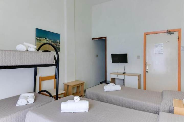 Room 15 of 42