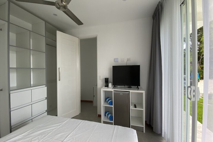 Room 4 of 120
