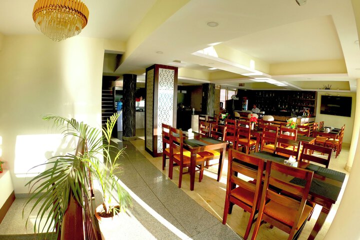 Dining 40 of 61