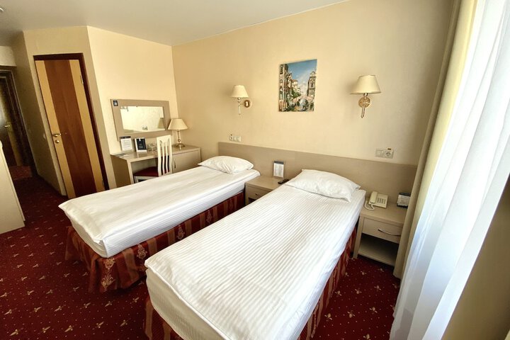 Room 4 of 27