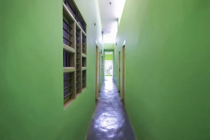 Room 9 of 12
