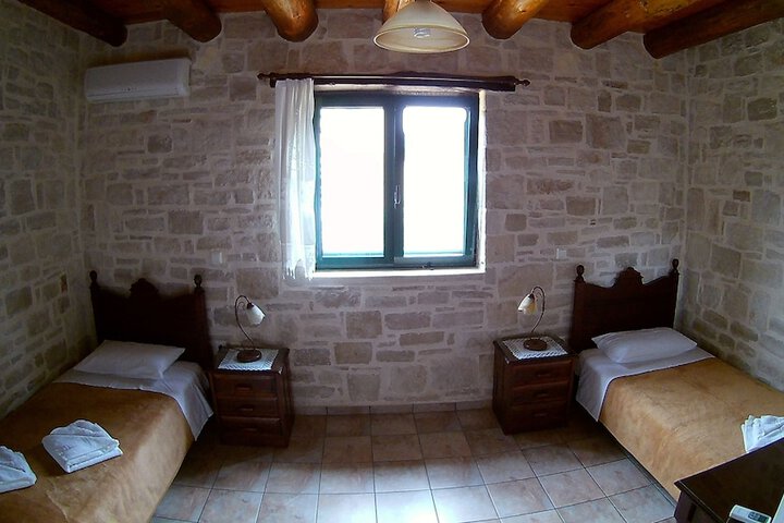 Room 7 of 37