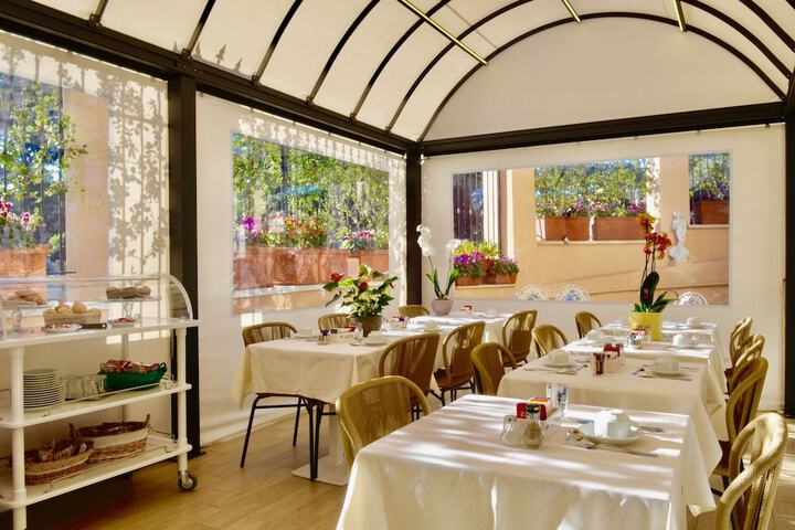 Breakfast area