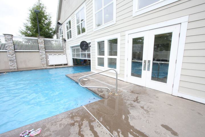 Hotel Pool