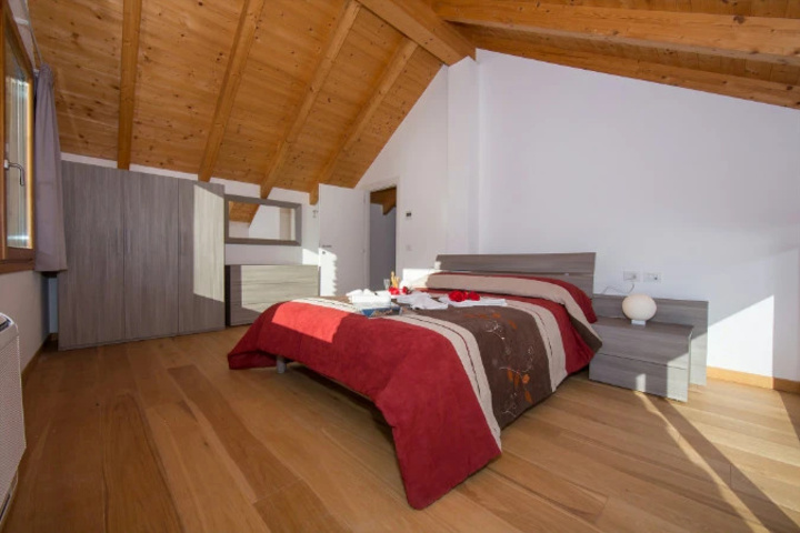 Room 5 of 20