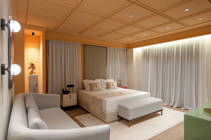 Room 13 of 128