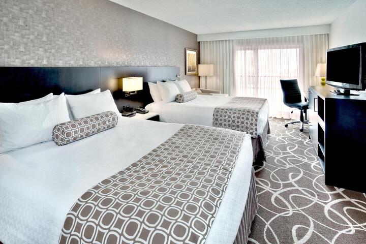 2 Queen Beds (9 of 11)