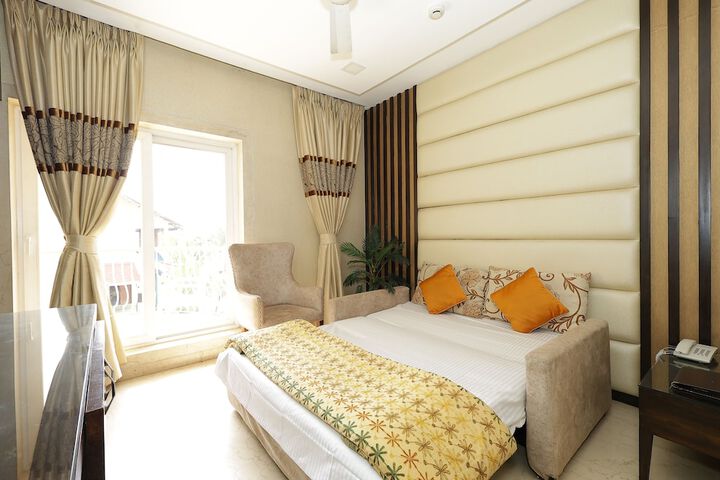 Room 28 of 73