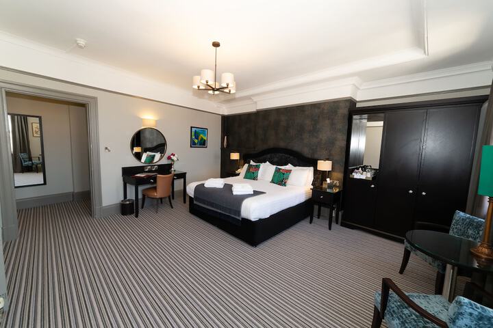 Room 5 of 94