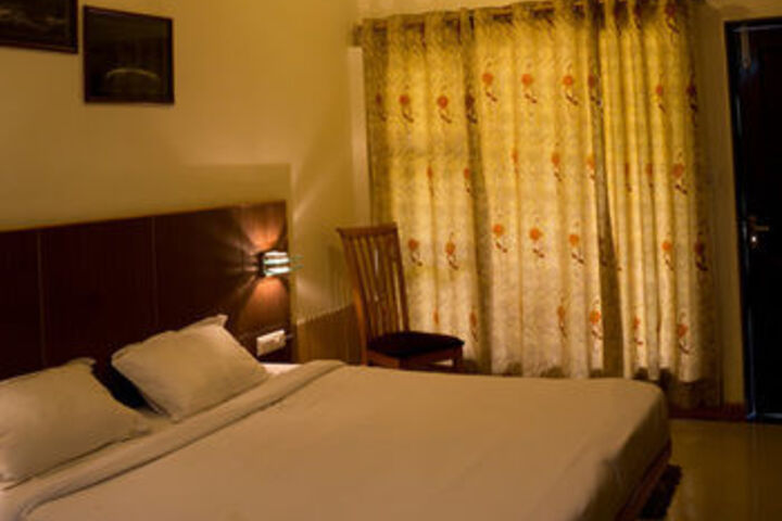 Room 6 of 11