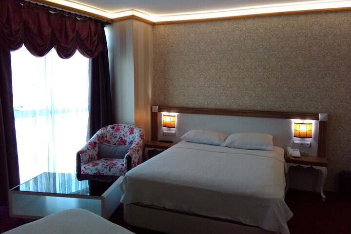 Room 7 of 33