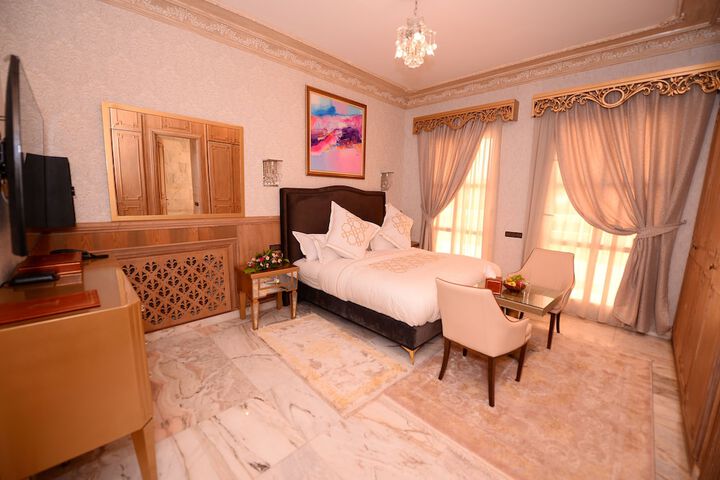 Room 15 of 77