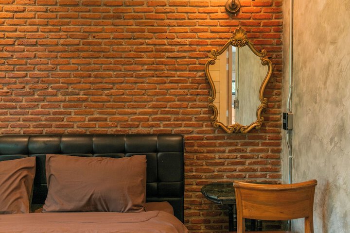Room 45 of 187