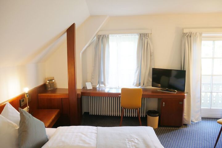 Room 17 of 35