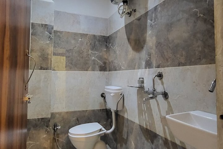 Room 9 of 10