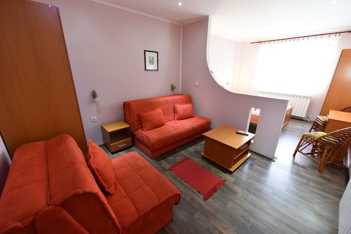 Room 27 of 68